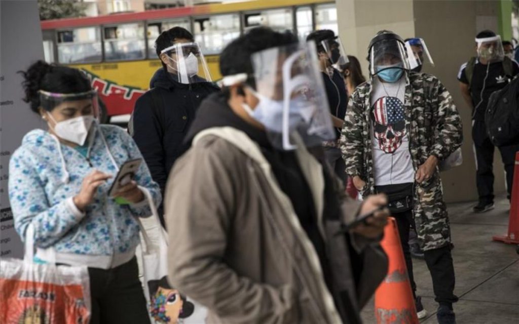 Perú supera los 384 mil casos de coronavirus y aplica parcial extensión de cuarentena