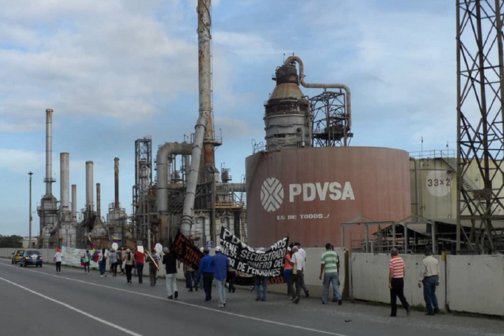 Jubilados de Pdvsa protestaron en El Palito en reclamo del fondo de pensiones