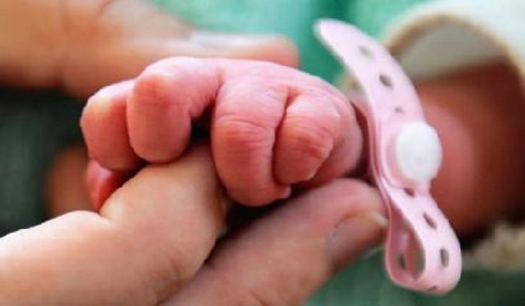 Abandonado bebé recién nacido en un terreno residencial de Barinas