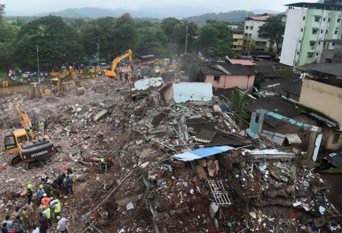 Al menos 11 muertos tras derrumbe de un edificio en India