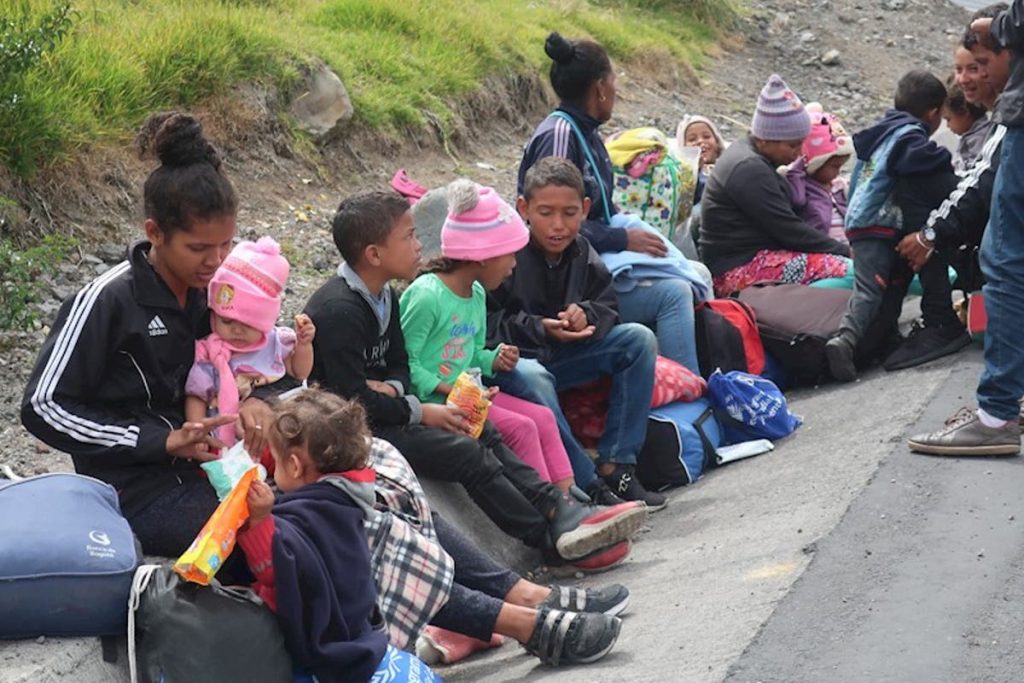 Bolivia regularizará a menores venezolanos sin documentos de identidad