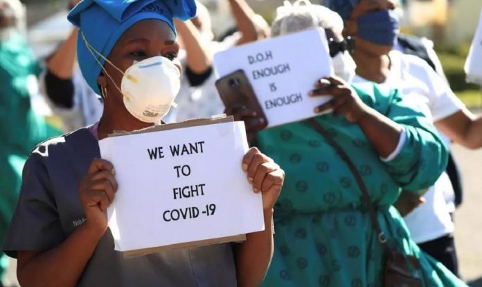 Unos 24 mil miembros del personal sanitario de Sudáfrica enfermos de COVID-19