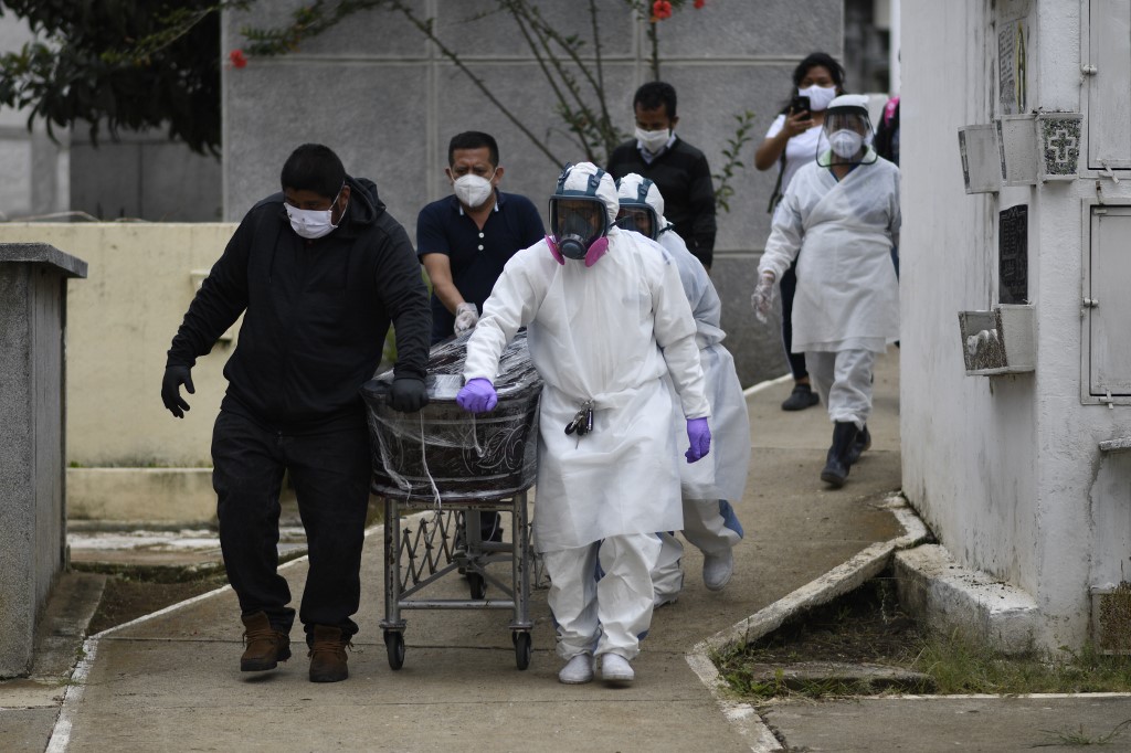 Más de 898 mil decesos por coronavirus contabiliza el mundo este miércoles