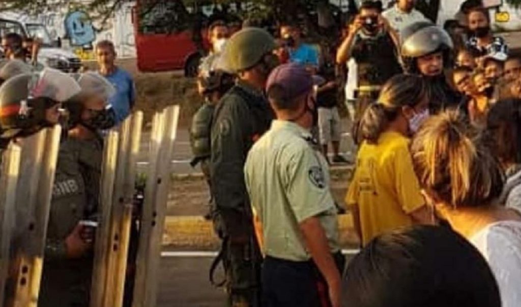 Habitantes de Puerto Cabello protestaron por fallas en despacho de gasolina este miércoles
