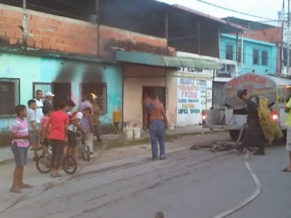 Bomberos de Valencia combatieron incendio en anexo ubicado en La Bocaína