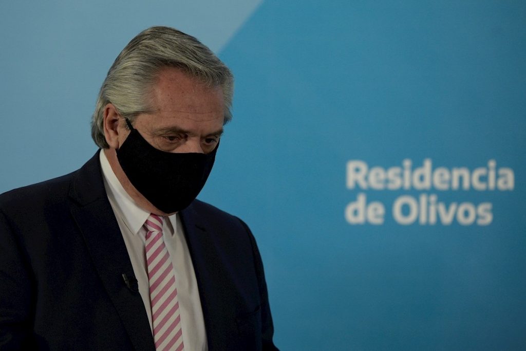 Fernández habla con Putin y le pide garantizar envío de vacunas a Argentina