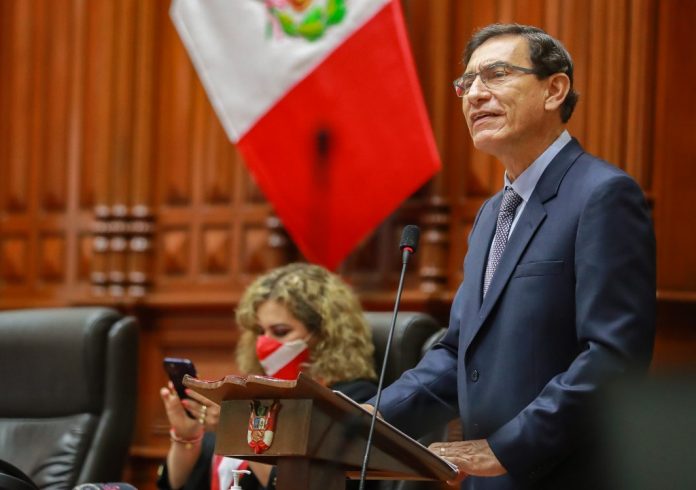 Presidente de Perú niega actos de corrupción al defenderse en juicio de destitución