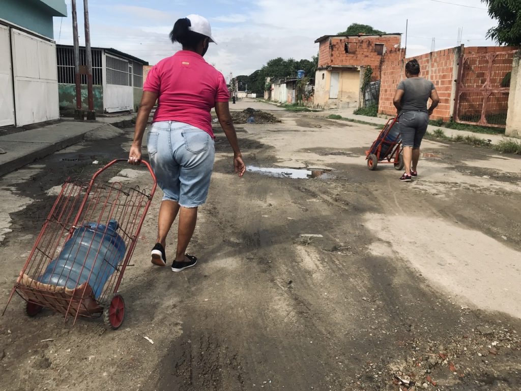 Barrio las casitas de los guayos agua