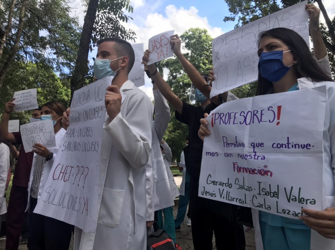 Estudiantes medicina UC CHET