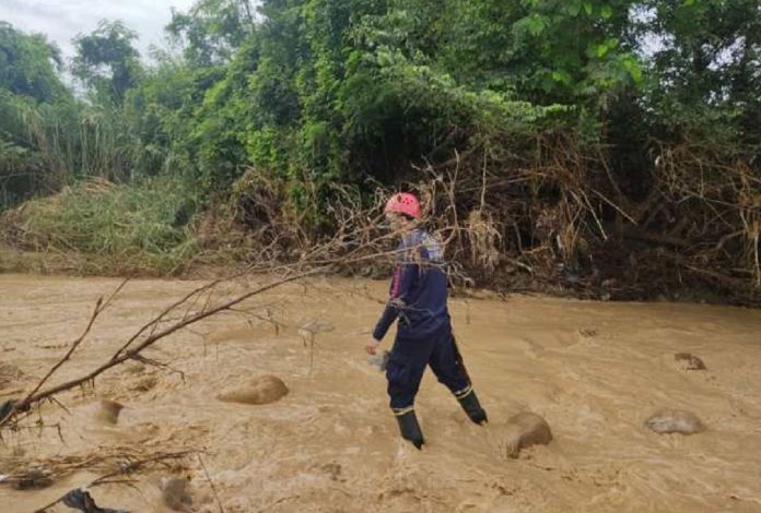 Autoridades buscan infructuosamente a “trochero” que arrastró el río Táchira