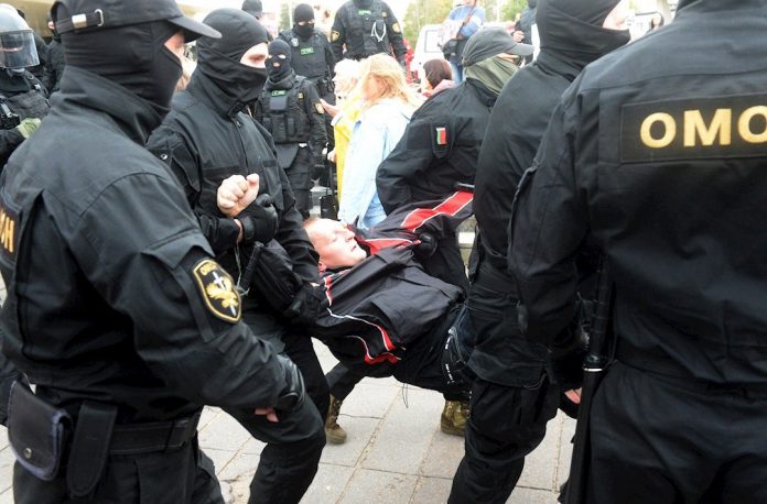 Oposición bielorrusa denuncia más de mil detenciones en manifestación del domingo