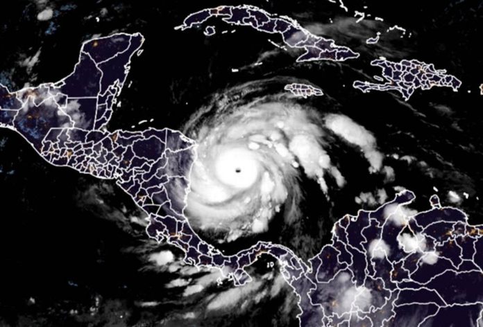 El huracán Iota deja incomunicada a la isla colombiana de Providencia