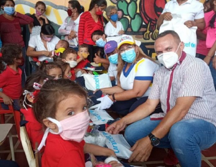 Oposición condena que Maduro use ayuda de Unicef para su campaña