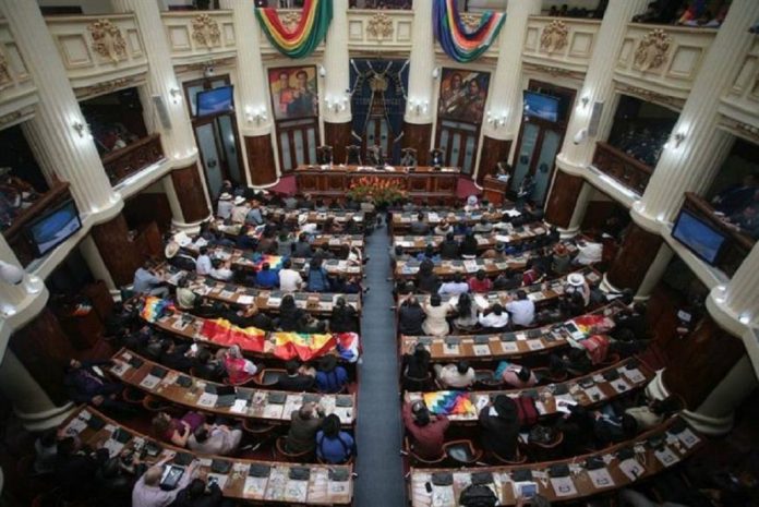 Un maestro y un dirigente cocalero dirigirán Cámaras del Parlamento boliviano