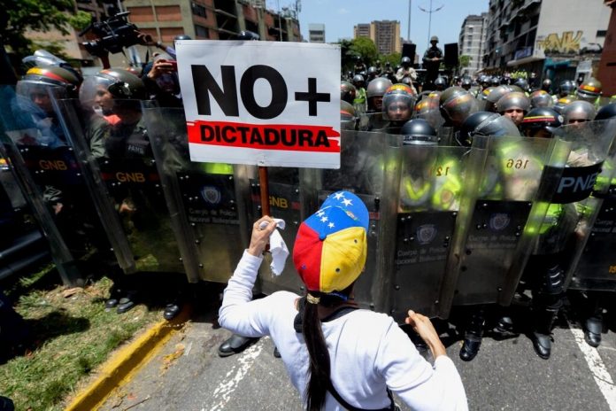 Opositores piden acciones internacionales más contundentes contra Nicolás Maduro