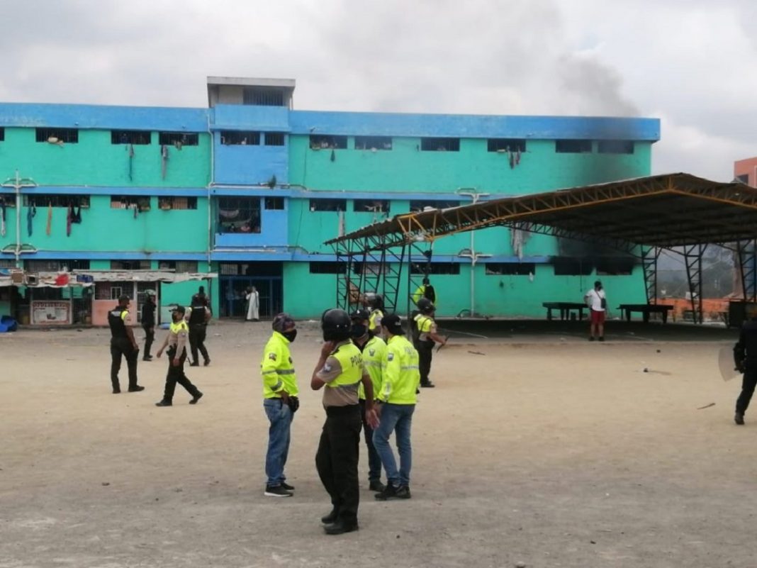 Amotinamiento deja tres muertos y siete heridos en cárcel de Ecuador