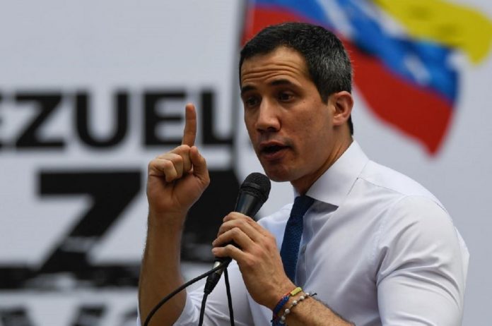 Comienza plebiscito de Guaidó para prolongar permanencia en el Parlamento tras elecciones