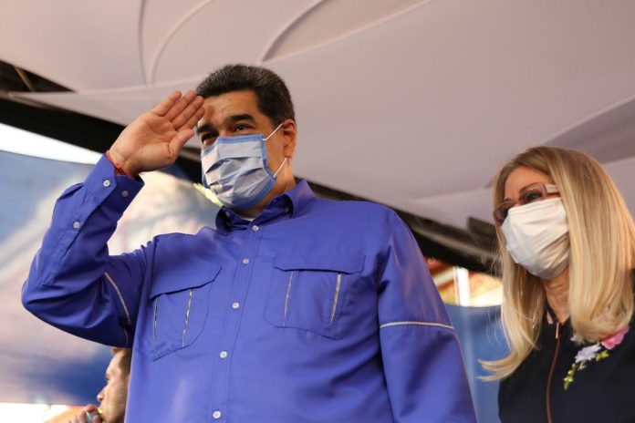Maduro pidió a los diputados chavistas debatir la ley del “Parlamento Comunal”
