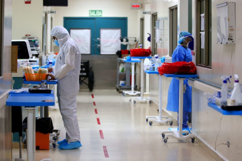 Falta de médicos en Panamá impide abrir nuevas áreas para pacientes de COVID