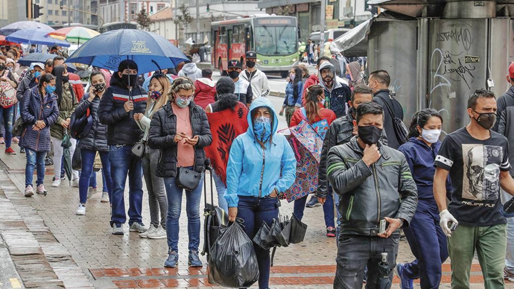 Bogotá impone restricciones a la movilidad por aumento de casos de COVID-19
