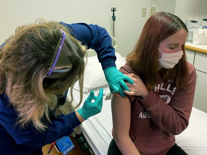 Un millón de estadounidenses se vacunaron contra el COVID-19, pese a algunos retrasos