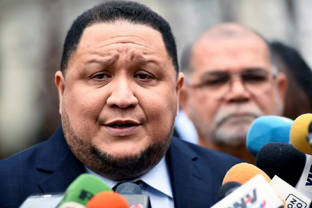 Comisión que preside José Brito busca juzgar en ausencia a exdiputados de la AN