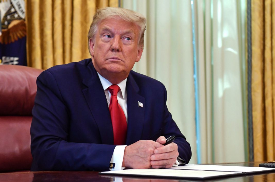 Trump ordena imponer aranceles del 25% a Colombia por rechazar dos vuelos de deportación