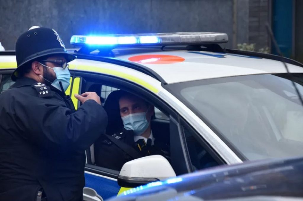 En pleno confinamiento la policía de Londres irrumpe en una boda con 400 invitados