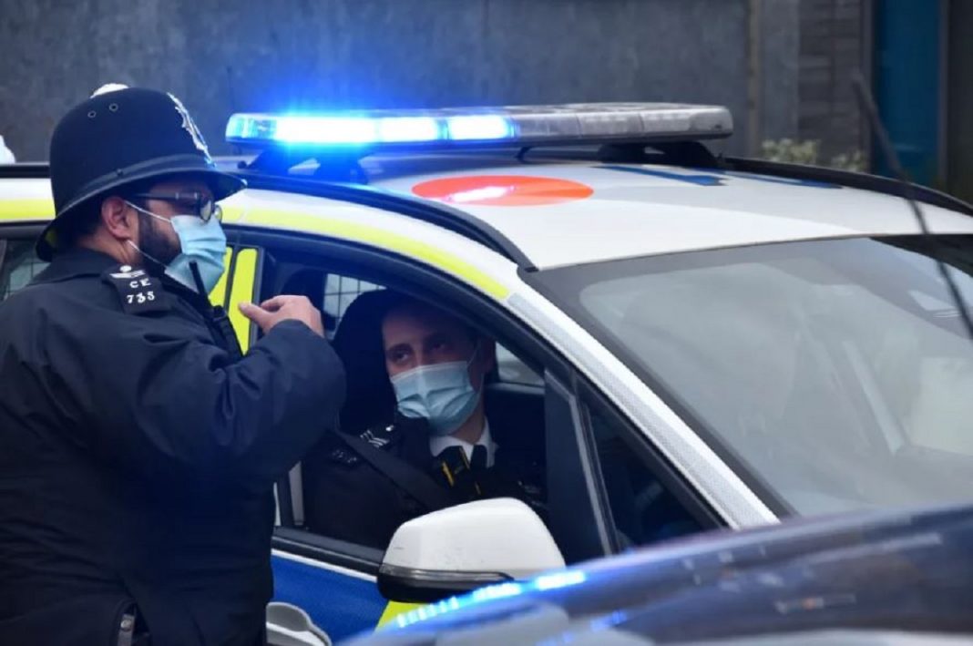 En pleno confinamiento la policía de Londres irrumpe en una boda con 400 invitados