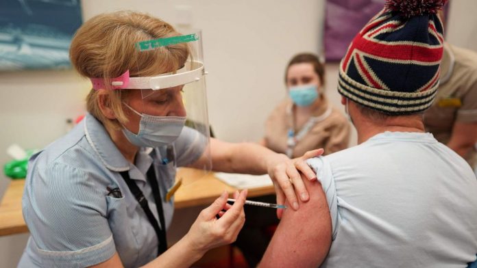 La UE acelera su plan anticoronavirus, pero la OMS descarta la inmunidad colectiva en 2021