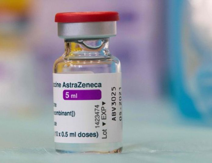 OMS: No hay que ceder al pánico, la vacunación con AstraZeneca debe seguir