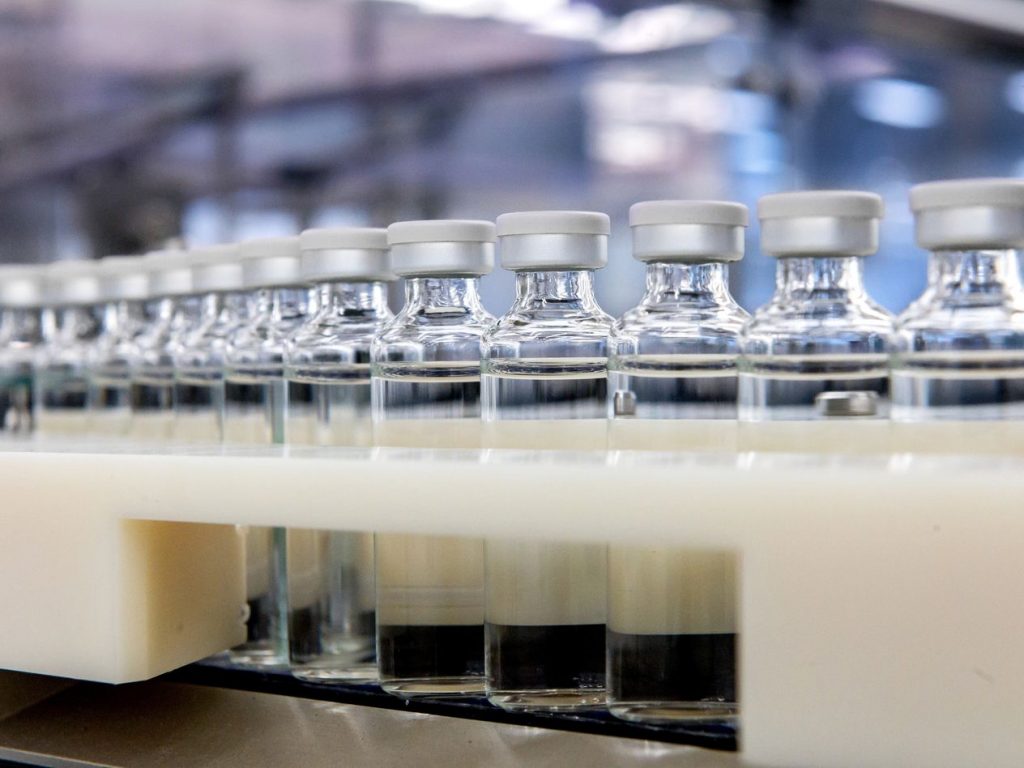 Llegan a Brasil insumos para producir 5 millones de nuevas vacunas antiCOVID