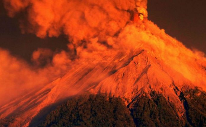 Autoridades declaran en erupción el volcán de Fuego de Guatemala