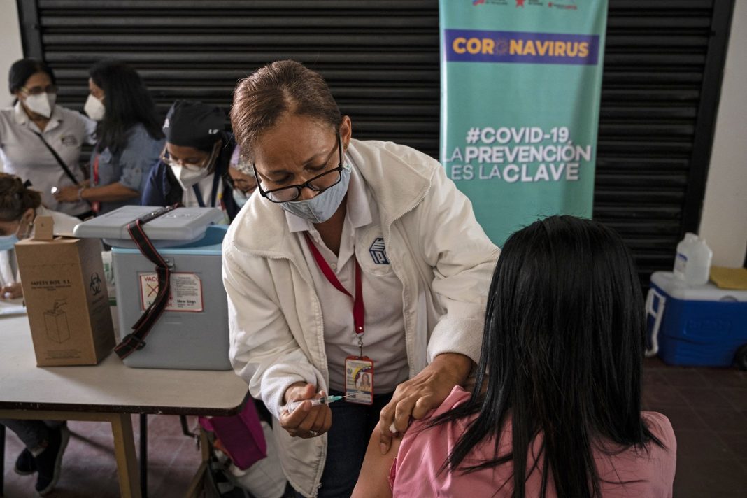 ONG Médicos Unidos denuncia anarquía en el plan de vacunación gubernamental