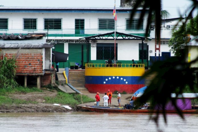 Venezolanos que huyeron a Colombia denuncian que les incendiaron sus casas