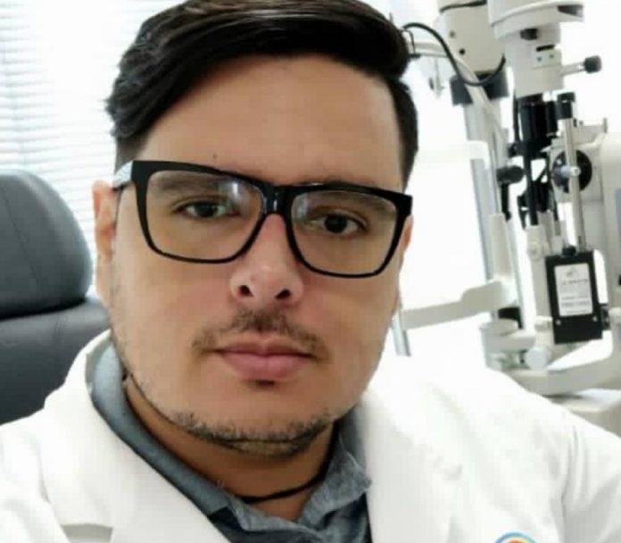 Leonardo Ramírez, oftalmólogo