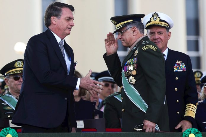 Bolsonaro prosigue su purga y cambia a los jefes de las Fuerzas Armadas