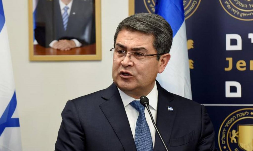 Presidente de Honduras ayudó a traficar toneladas de cocaína a EE.UU., dice fiscal en juicio en Nueva York