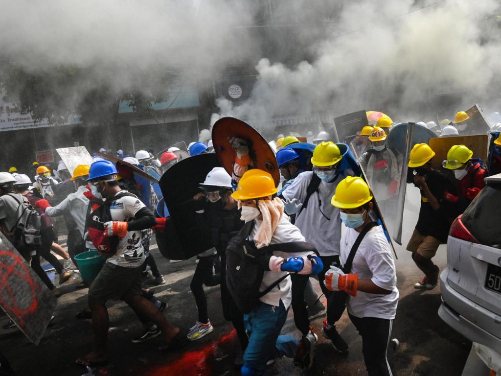 Manifestación en ciudad birmana de Mandalay tras la muerte de ocho personas