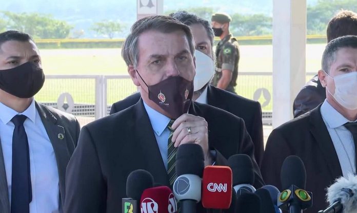Bolsonaro vuelve a cargar contra la prensa en el peor momento de la pandemia