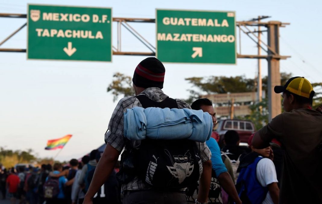 COVID-19, huracanes y violencia impulsan migración de Centroamérica a EE.UU., dice ONG