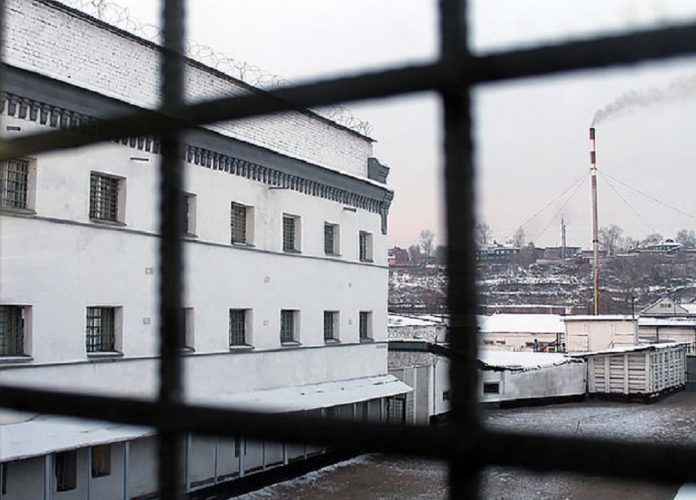 Detienen al director de cárcel siberiana por abusos contra presos