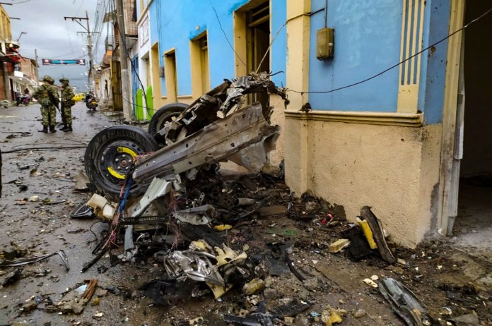 43 heridos dejó atentado con coche bomba en Colombia