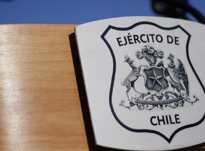 Procesan a exgeneral del Ejército Chile al malversar 1,8 millones de dólares