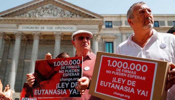 Parlamento de España legalizó la eutanasia este jueves