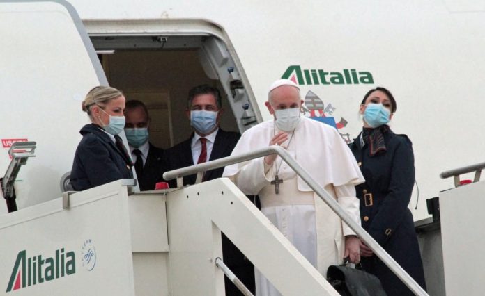 El papa Francisco llega a Irak en una visita histórica de tres días
