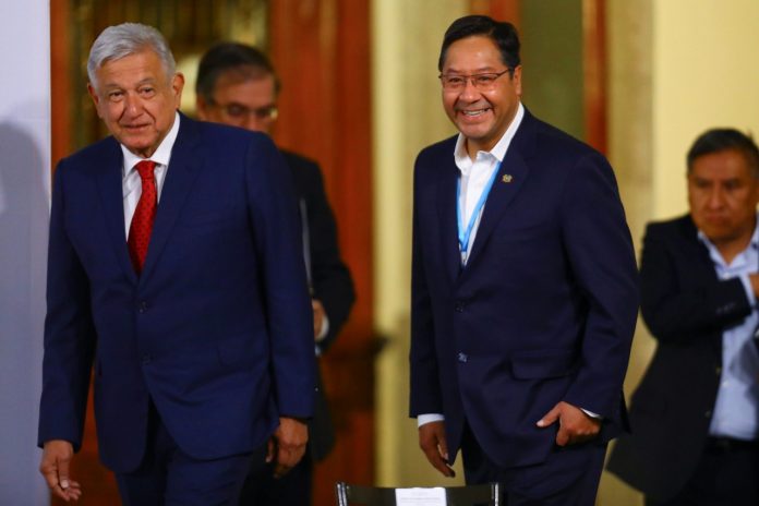 Luis Arce llega al Palacio Nacional de México para reunirse con López Obrador
