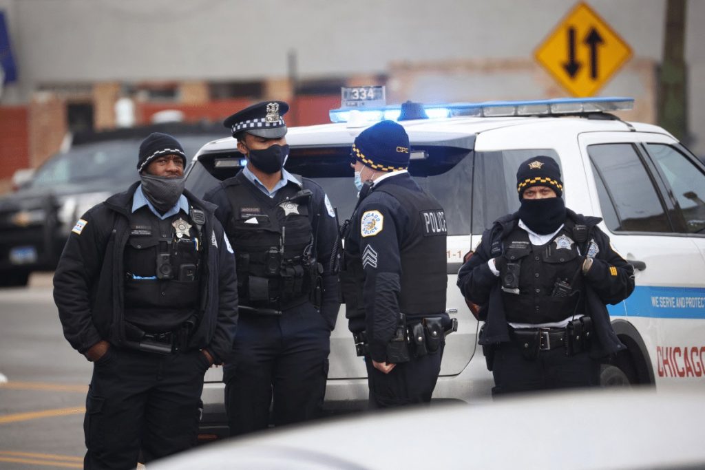Al menos dos muertos y 13 heridos en un tiroteo en Chicago
