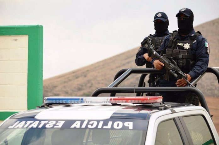Mueren cinco personas, entre ellas dos policías, en un tiroteo en México