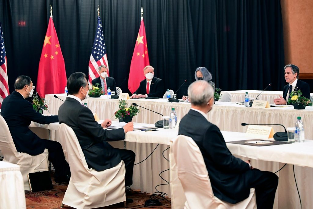 EE.UU. y China se enfrentaron en Alaska, en la primera disputa de la era Biden